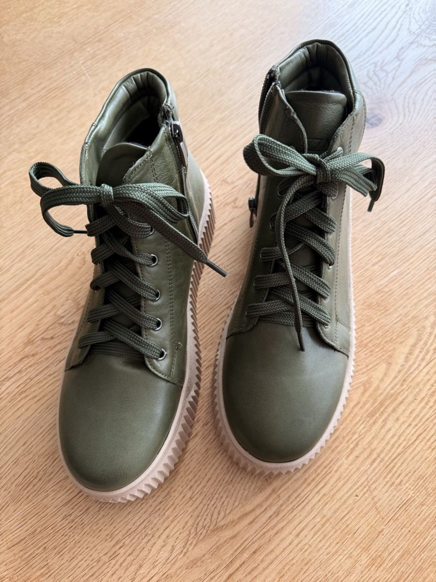 Scarpe da donna: Lederboots dunkelgrün Gr 40 – Usato da Allschwil venduto da Frida015 1