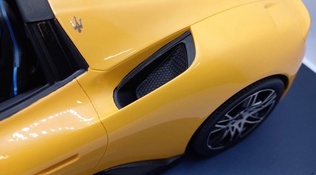 Maserati Modellini d'auto: Maserati MC20 Cielo Model 1:12 – Nuovo e nell'imballaggio originale da Weinfelden venduto da Sagun 4