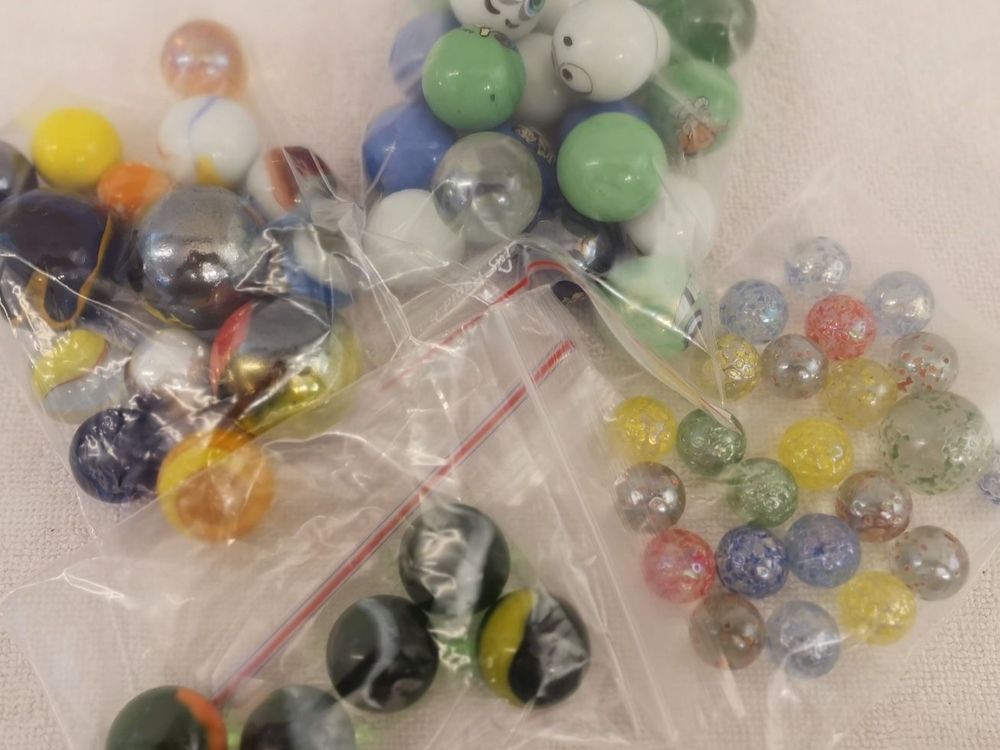 KutaKuta Murmel Balance Spiel - Stapelspiel Mit 60 Glasmurmeln Für 1-4 Spieler