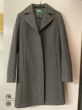 Manteau Benetton gris, taille S, idéal pour l'hiver!