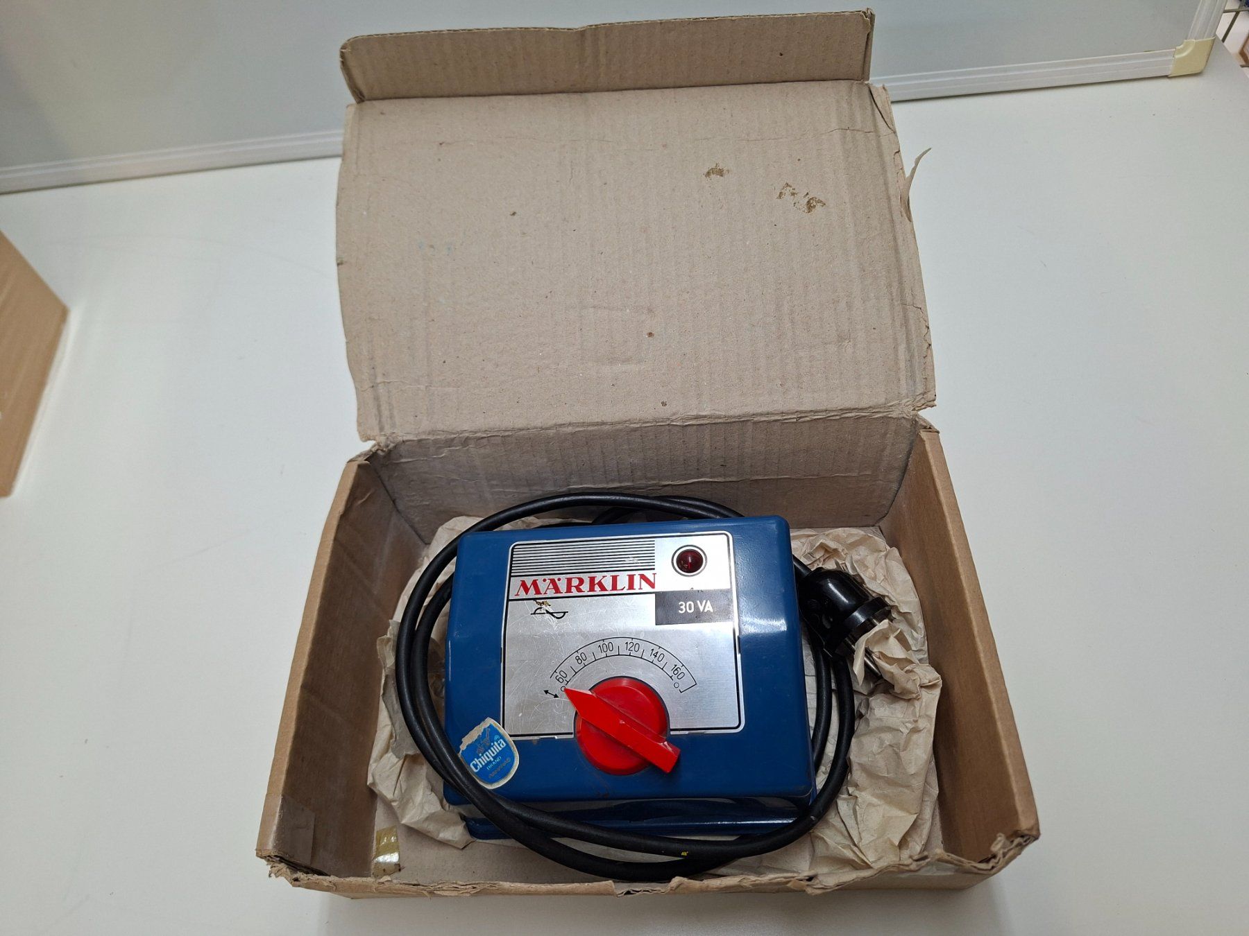 Märklin Modellini di ferrovie: Märklin Transformator 30 VA, Modell 6147 – Usato da Wettingen venduto da Wendemarket 4