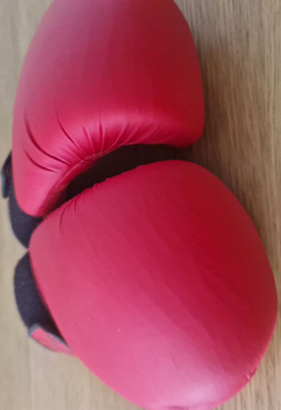 Guanti & manicotti: Red Boxing Gloves 4 oz – Usato da Rüschlikon venduto da -J05u3- 1
