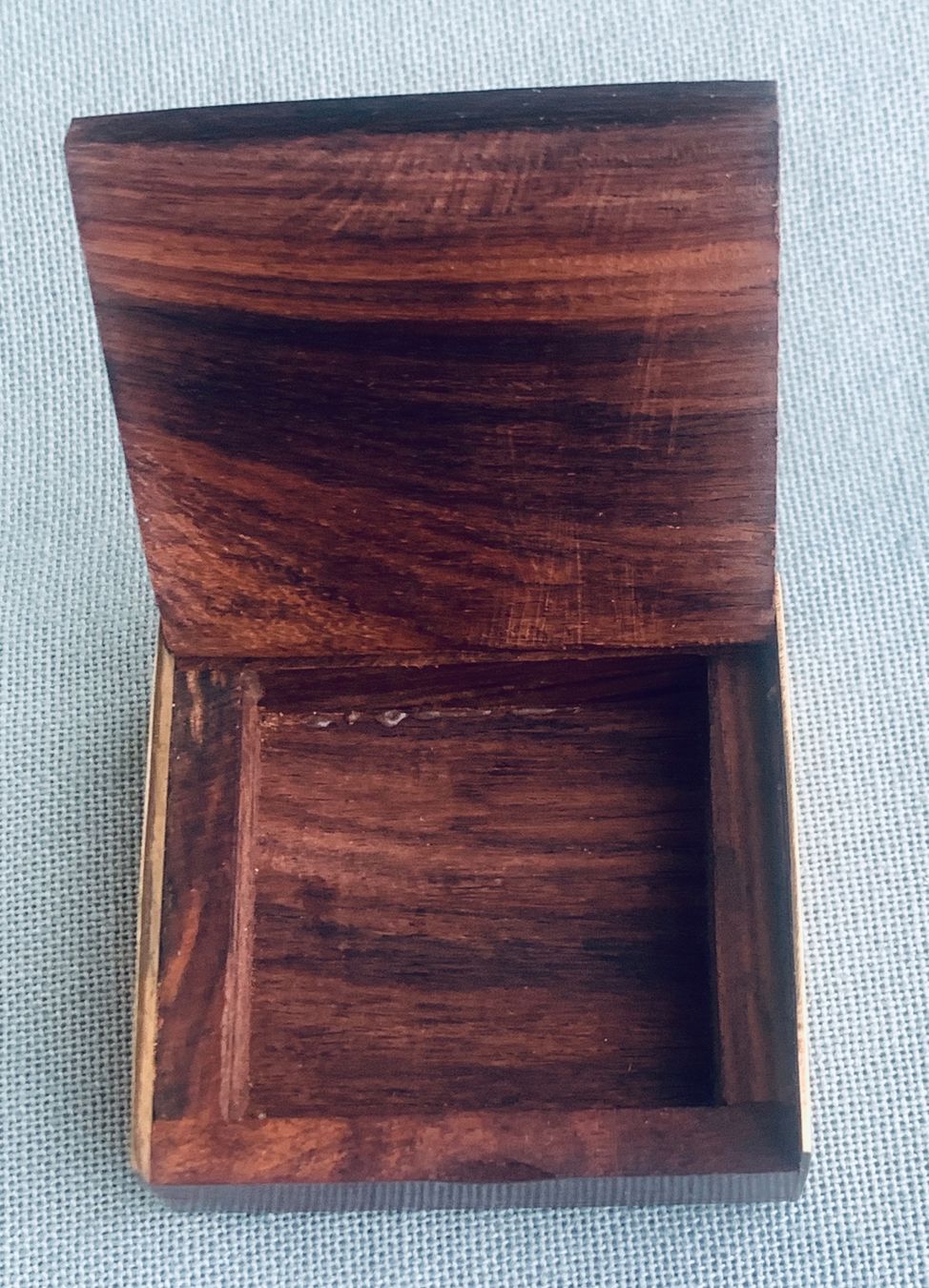 Portagioie: Kleine Schatulle, Holz/Messing – Usato da Bern venduto da Flora.Sonea 6