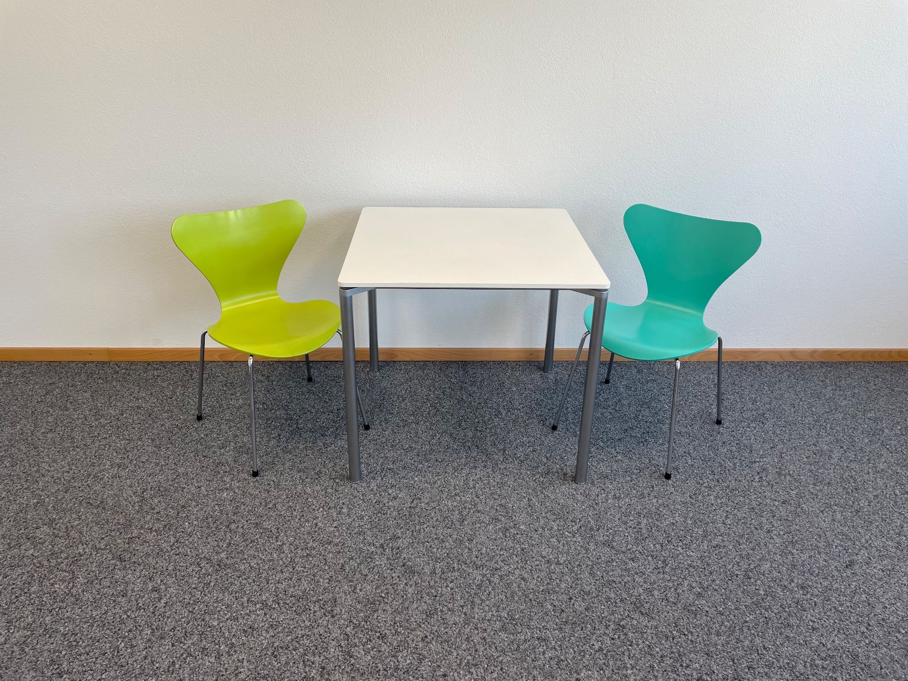 Fritz Hansen Tavoli: 2 Fritz Hansen Designer Tische – Usato da Grenchen venduto da Design-Outlet 2