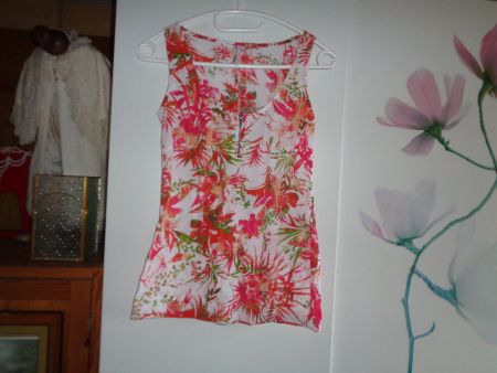 *** Top *** / mit Muster und Reissverschluss