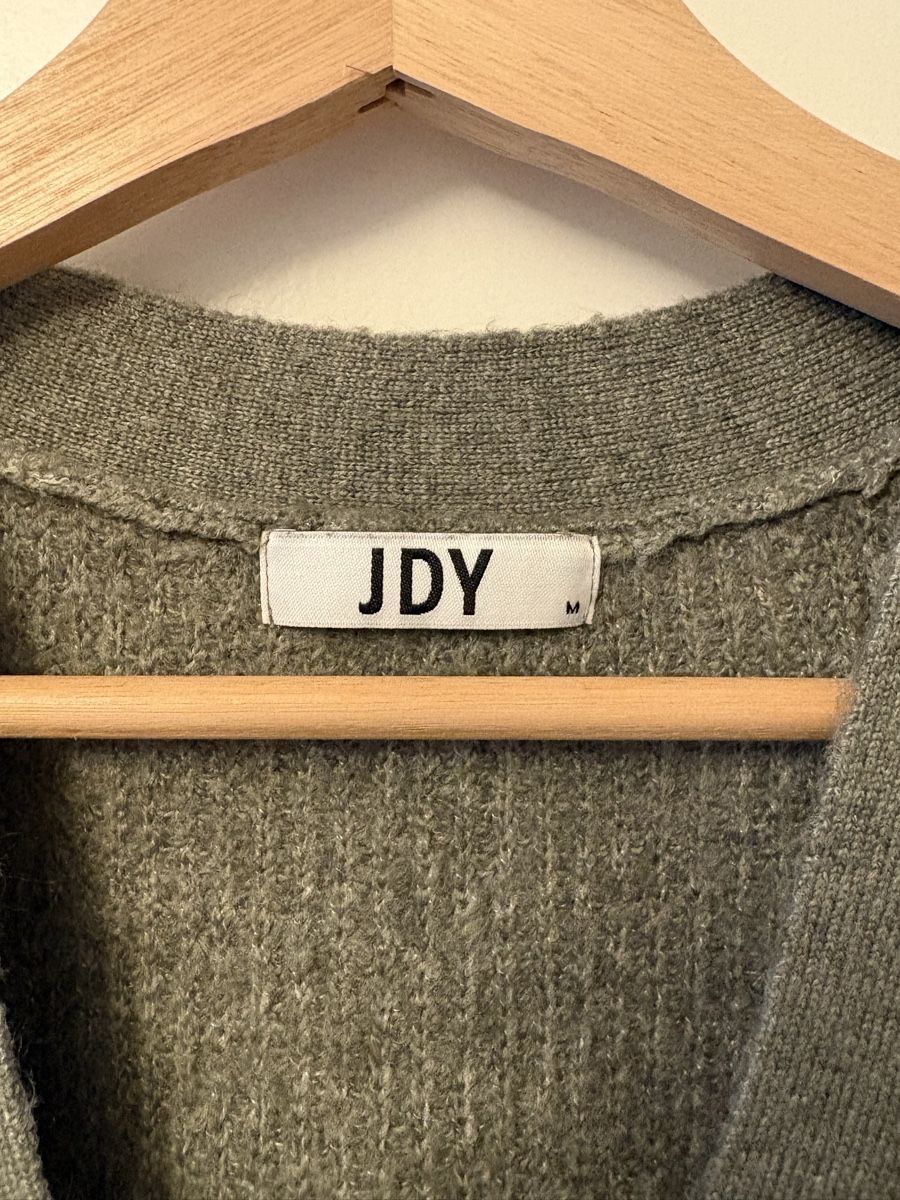 JDY Pullover & Sweatshirts: Cardigan grün, cropped – Gebraucht aus Winterthur von andObe 2