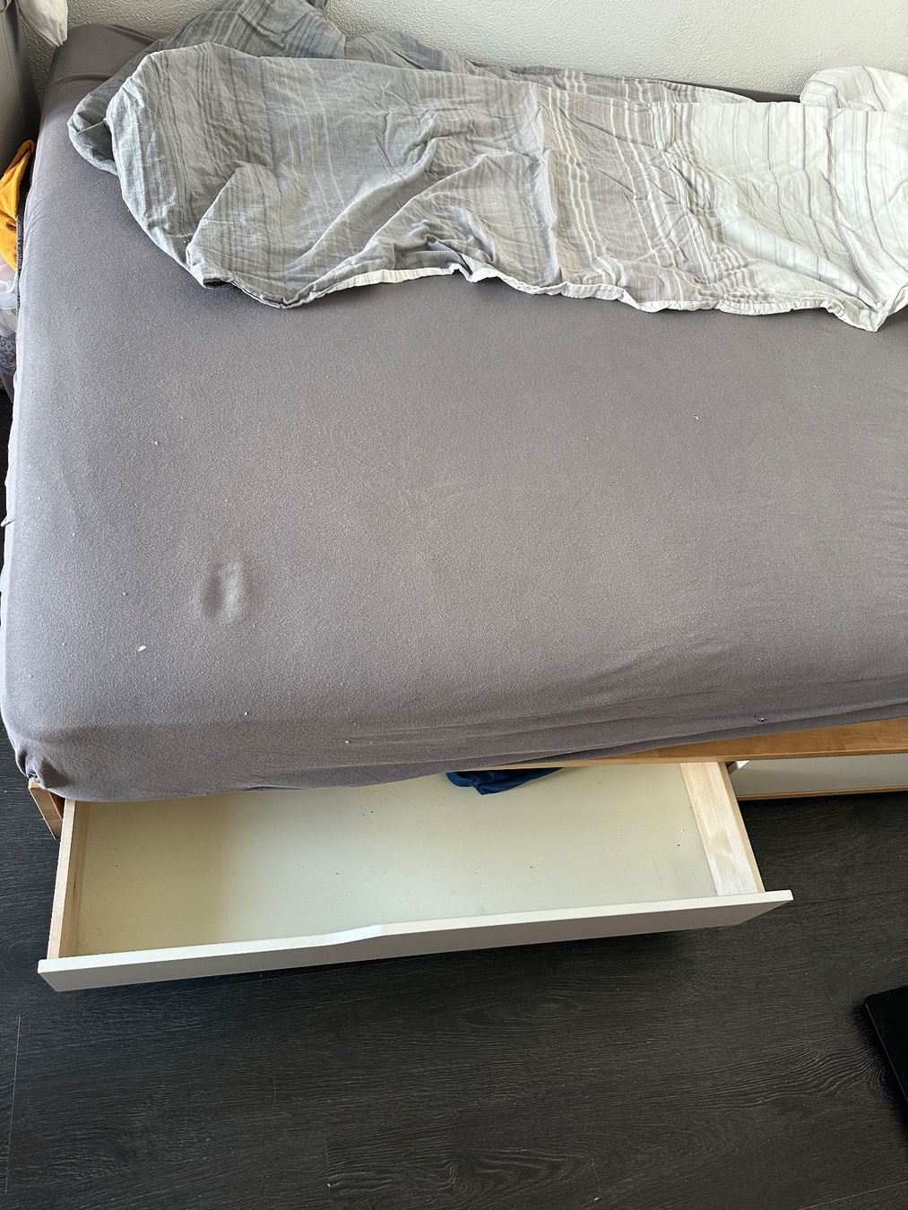 Ikea Letti: Bett mit Schubladen Holz hell gebrauchter Zustand – Usato da Buchs AG venduto da Catii21 1