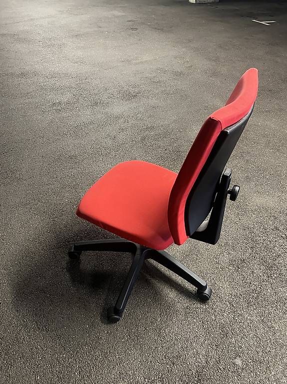 Sedie: Chaise de bureau rouge – Usato da Préverenges venduto da Dani_La_Brocante 1