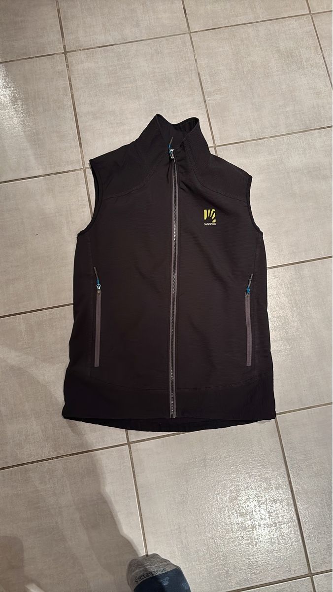 Karpos Gilets: Gilet softshell Karpos noir taille L - Excellent état – D'occasion à Vessy par marc017