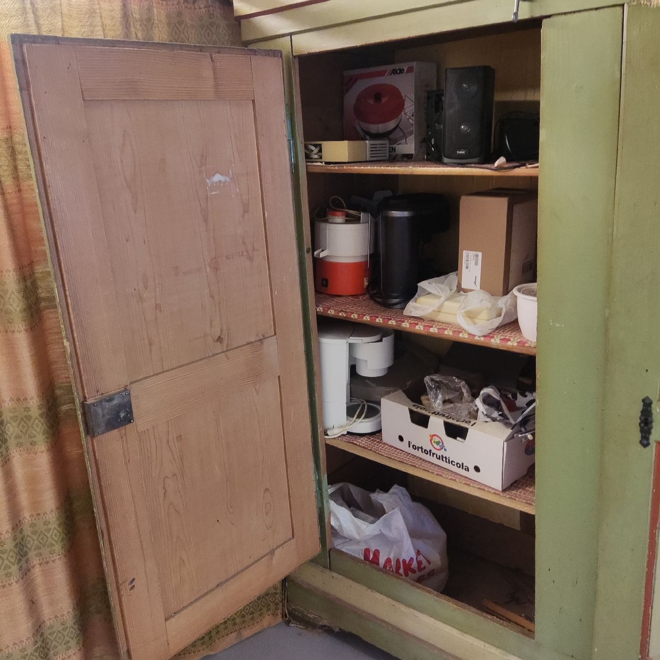 Armoires: Bauernschrank bemalt  – D'occasion à Wald Zh par Burlesko 1