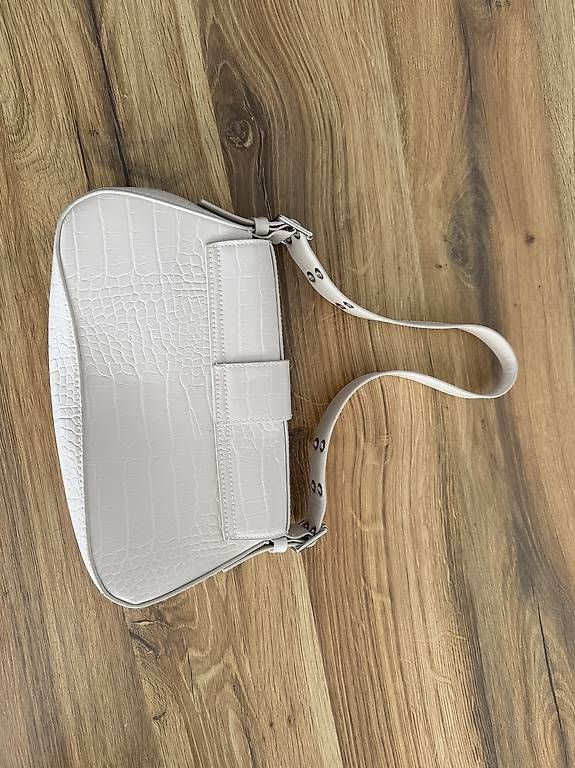 H&M Borse da donna: Weisse Schultertasche – Usato da Bettlach venduto da michellemmm 2