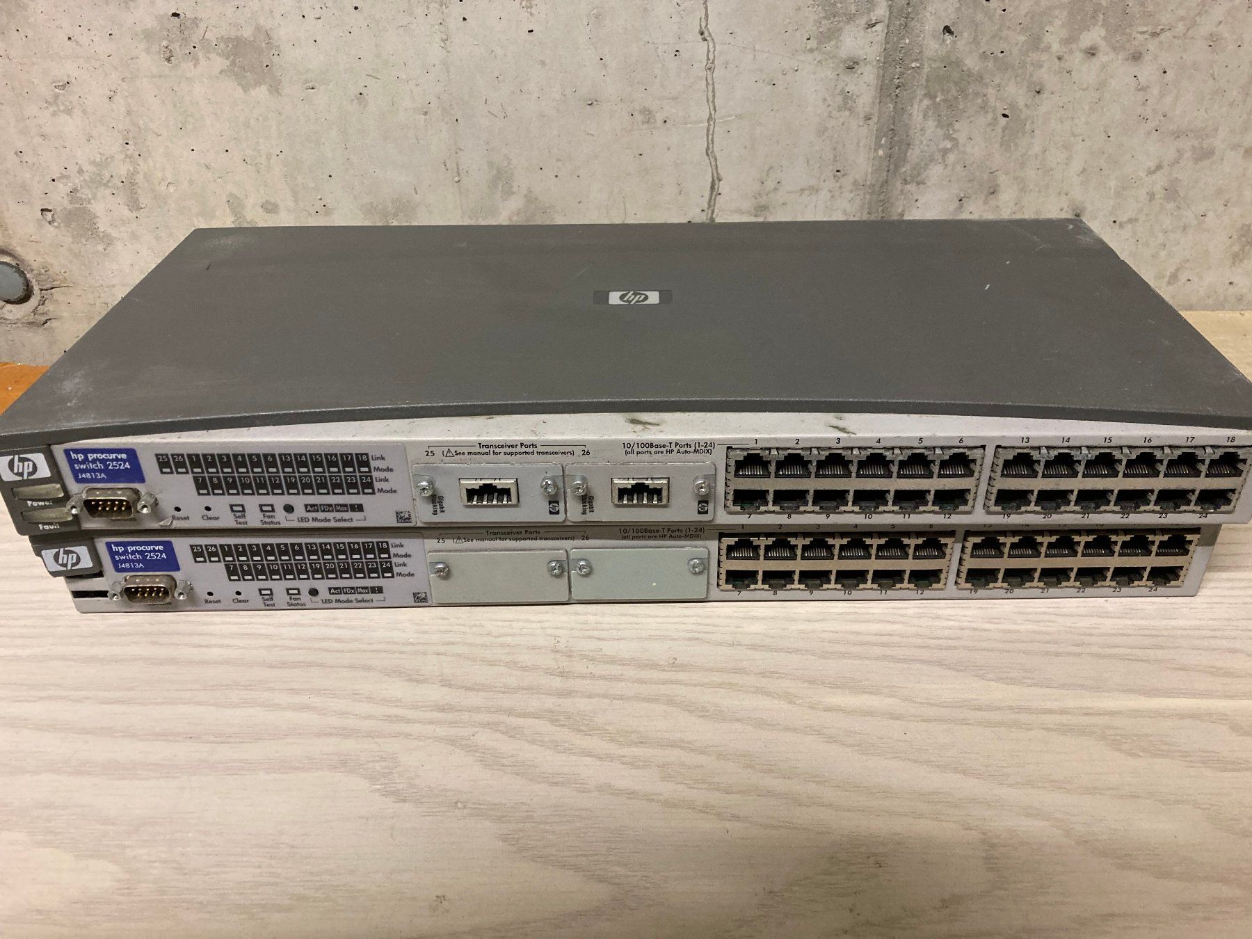 Hewlett Packard Hub & Switch: 2x HP Procurve Switch 2524 J4813A / 24-Port Switch – Usato da Wettingen venduto da Schabernack_sam 8