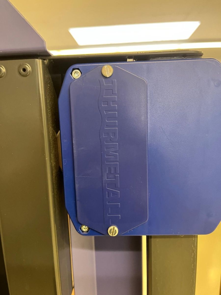 Alle Werkzeuge: Papierschneidemaschine – Gebraucht aus St. Gallen von Floatglas1 2