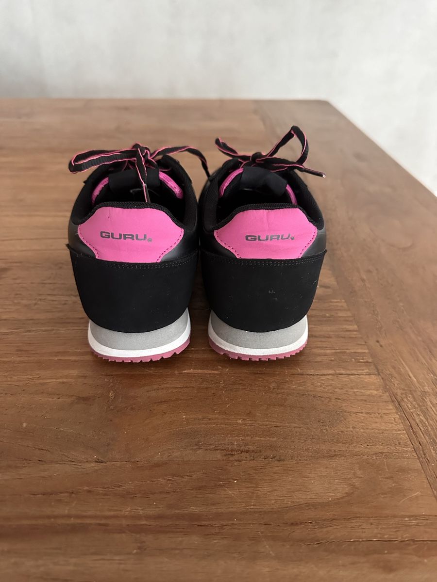 Scarpe da donna: GURU Sneaker schwarz/pink – Usato da Selzach venduto da BG74 1