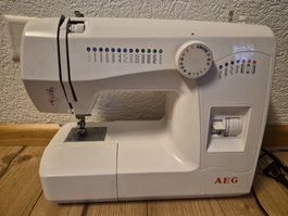 Nähmaschine AEG mit Zubehör und Koffer