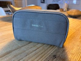 SWISS First Class Amenity Kit – Necessaire Kulturtasche Grau
