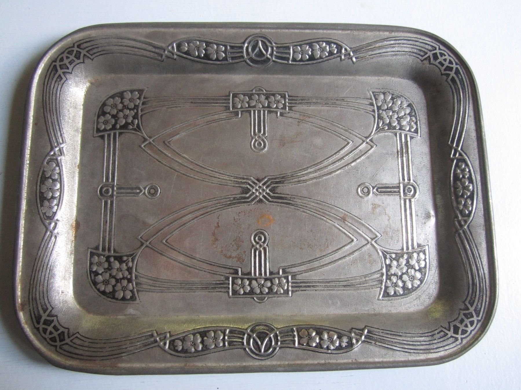 Tablet PC: Art Deco Tablett-Metall – Usato da Innerferrera venduto da ani_c5r6