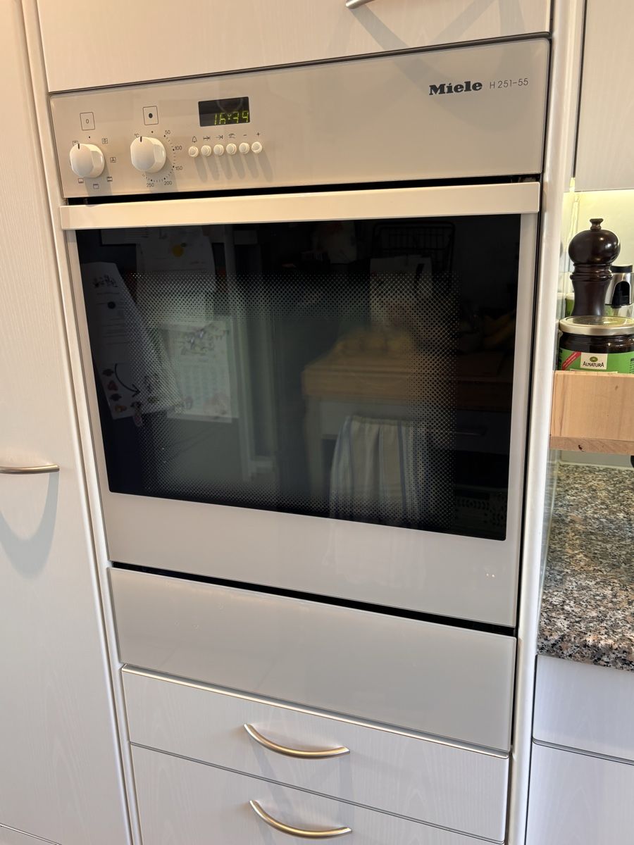 Miele Forni: Backofen Miele H251-55 – Usato da Oberrohrdorf venduto da stephaniejost