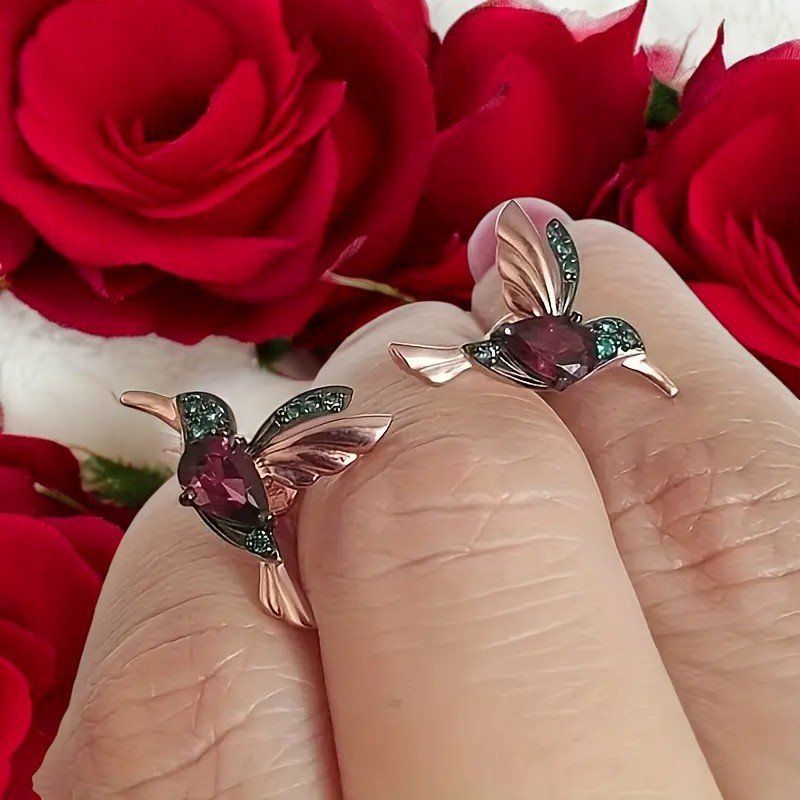 Ohrringe & -stecker: Boucles d'oreille en forme de colibri – Neu und originalverpackt aus Meyrin von Nostalgica 1