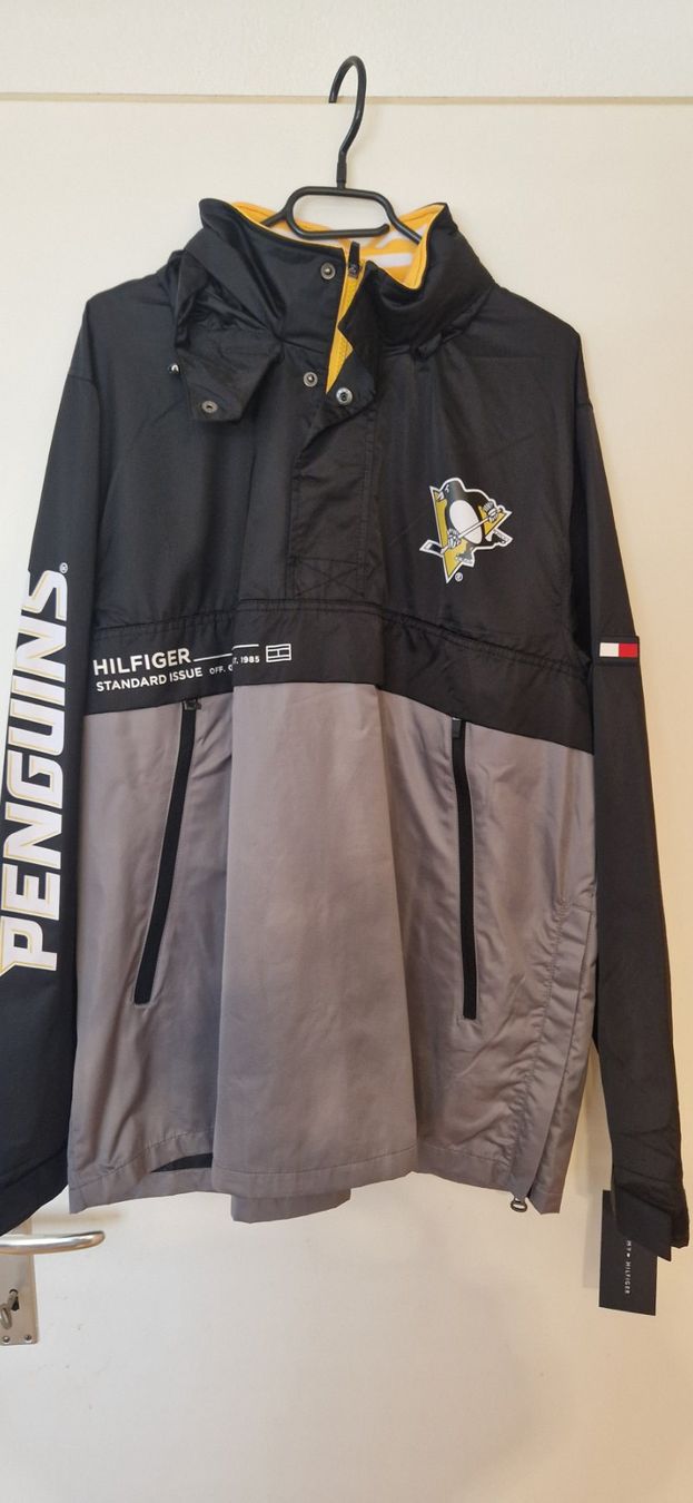 Tommy Hilfiger Jacken: Tommy Hilfiger Pittsburgh Penguins Anorak – Neu und originalverpackt aus Effretikon von American_Sportswear 1
