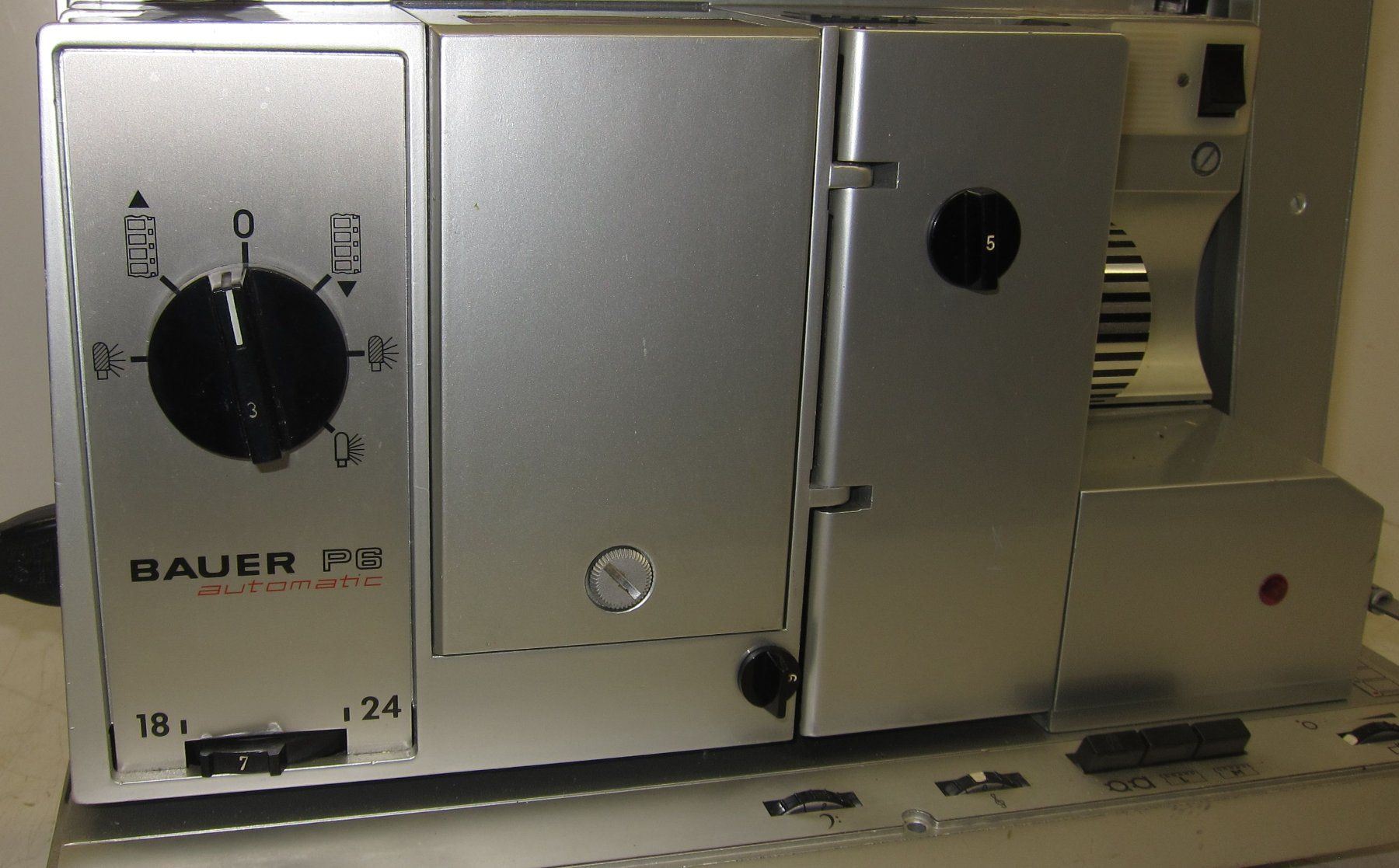 Pellicole: BAUER P6 AUTOMATIC 16mm Filmprojektor, Defekt – Usato da Männedorf venduto da livesteam 6