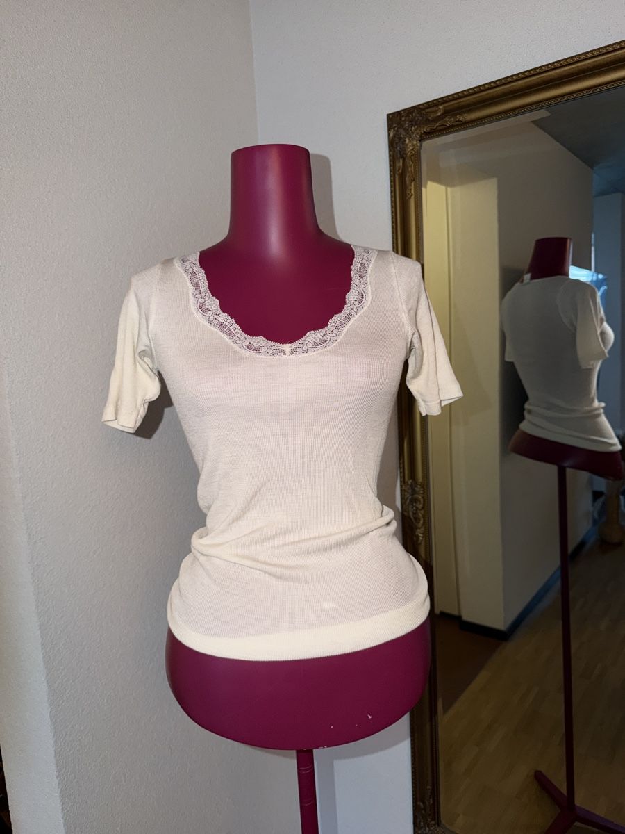 Manor T-shirt: Manor Shirt – Usato da Niederuzwil venduto da Lisascloset