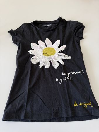 T-Shirt girls Desigual size 10/11 years black flower sequin