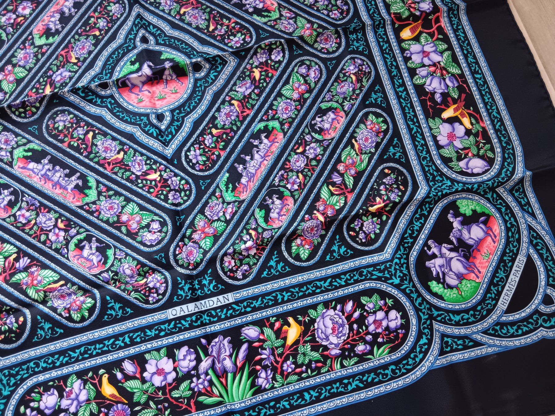 Hermès Foulard & Sciarpe: HERMES "QALAMDAN" CARRE 90 CM – Usato da Cossonay-Ville venduto da Les_1001_perles 7