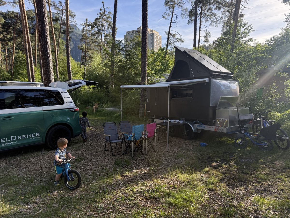Véhicules de camping: Mini Wohnwagen Campinganhänger Eigenbau Autark – D'occasion à Winterthur par hofmanns 1