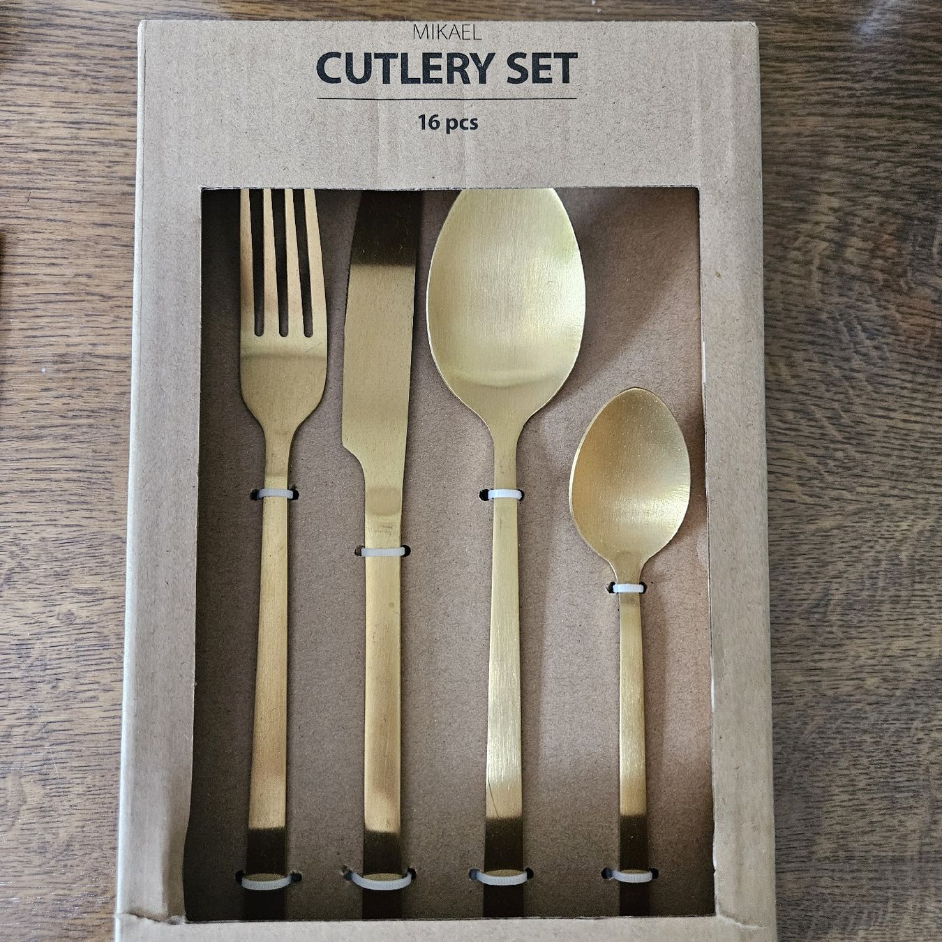 Bestecksets: Gold Besteck Set, 16 teilig – Neu (gemäss Beschreibung) aus Herrliberg von daki0017