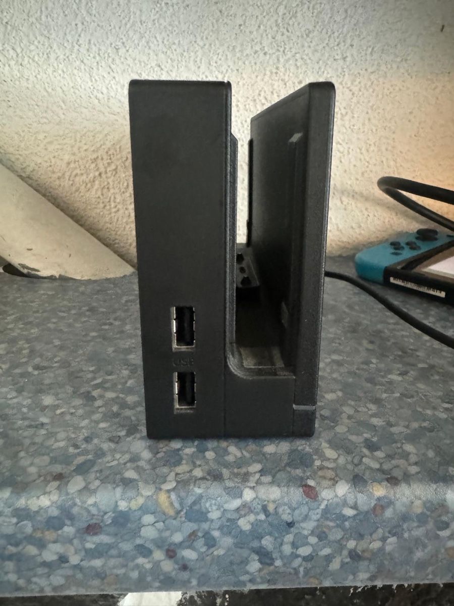 Nintendo Konsolen: Nintendo Switch Dock mit Kabeln guter Zustand – Gebraucht aus Zürich von papaplatte 2