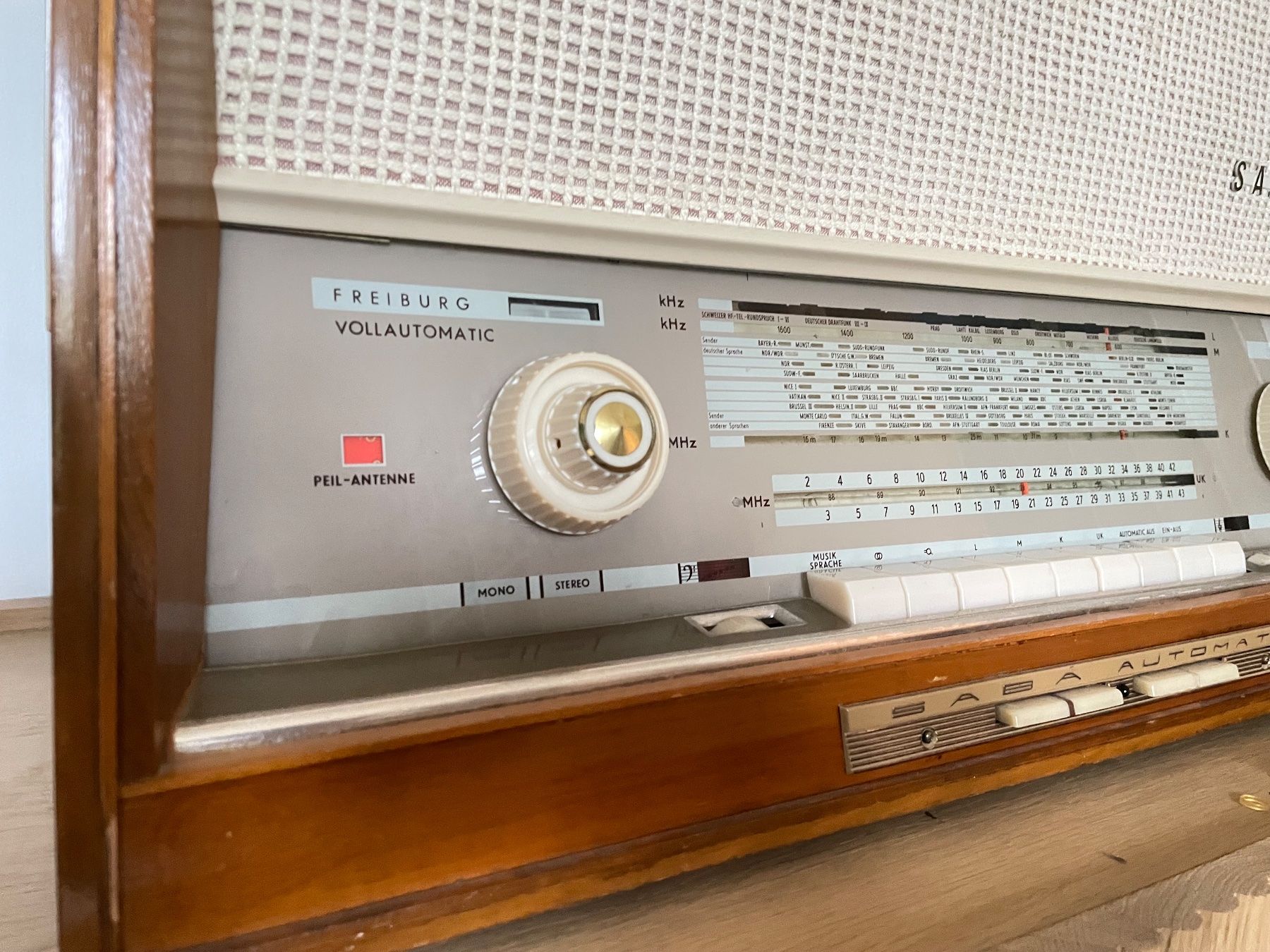 Saba Radio: Röhrenradio SABA Freiburg – Difettoso da Wohlen AG venduto da Oscosa 2