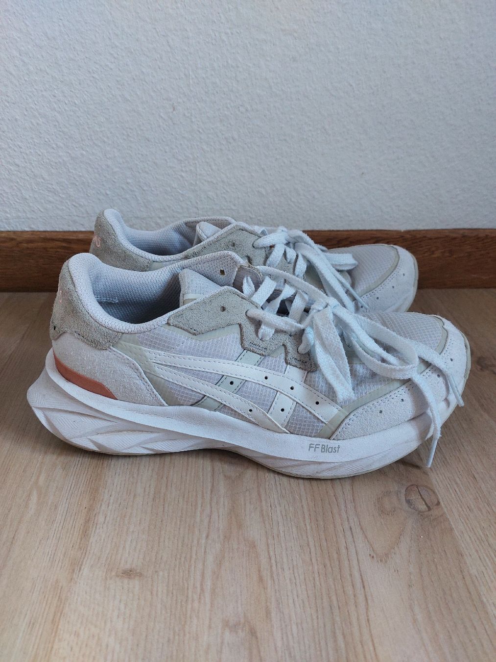 Asics Damenschuhe: Asics FFBlast Sneaker Gr. 39, Top Zustand – Gebraucht aus Titterten von fra_v27g