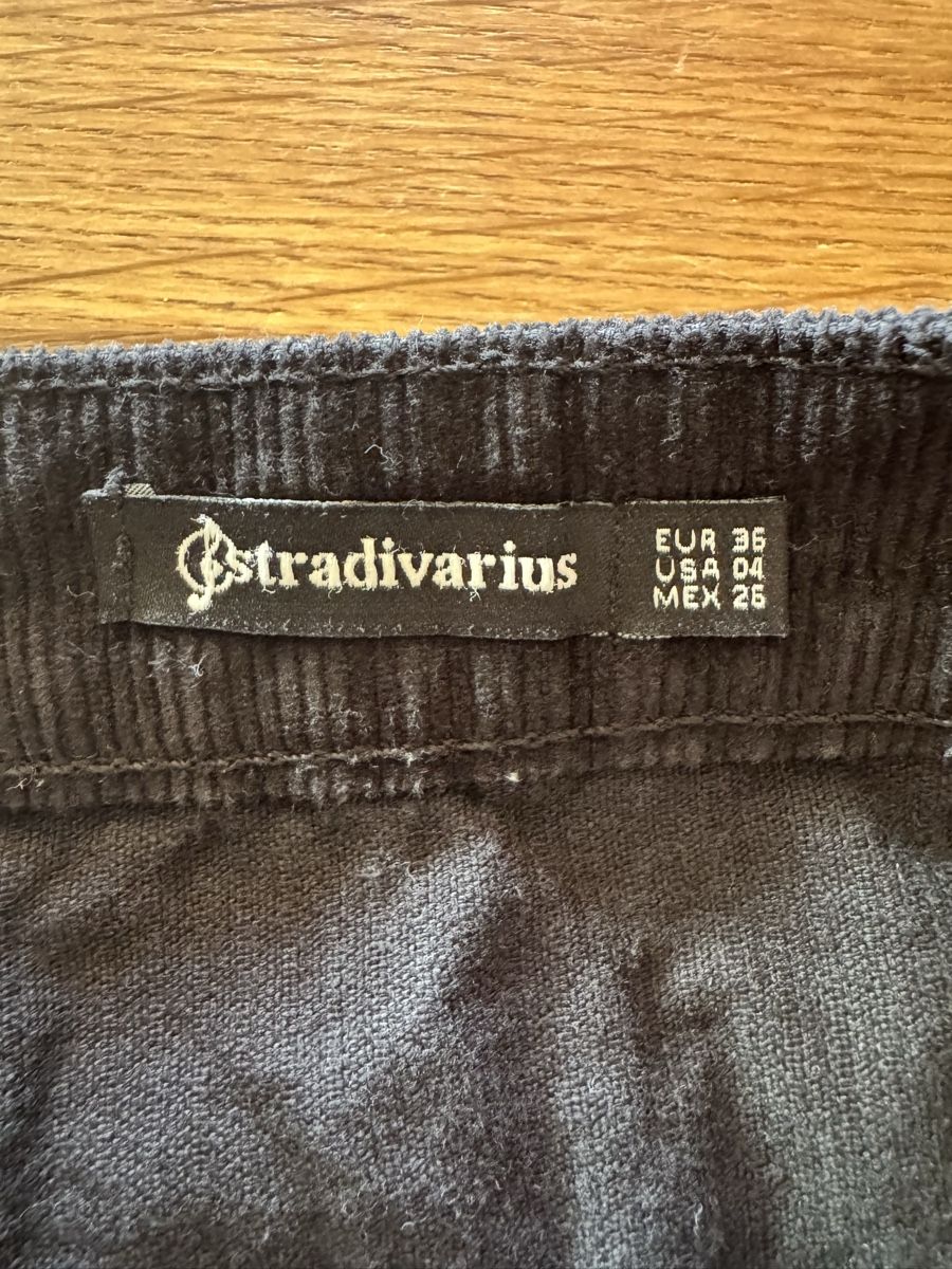 Stradivarius Gonne: Stradivarius Minirock Schwarz Gr. 36 – Nuovo (secondo la descrizione) da Weisslingen venduto da lar_r9qr 1