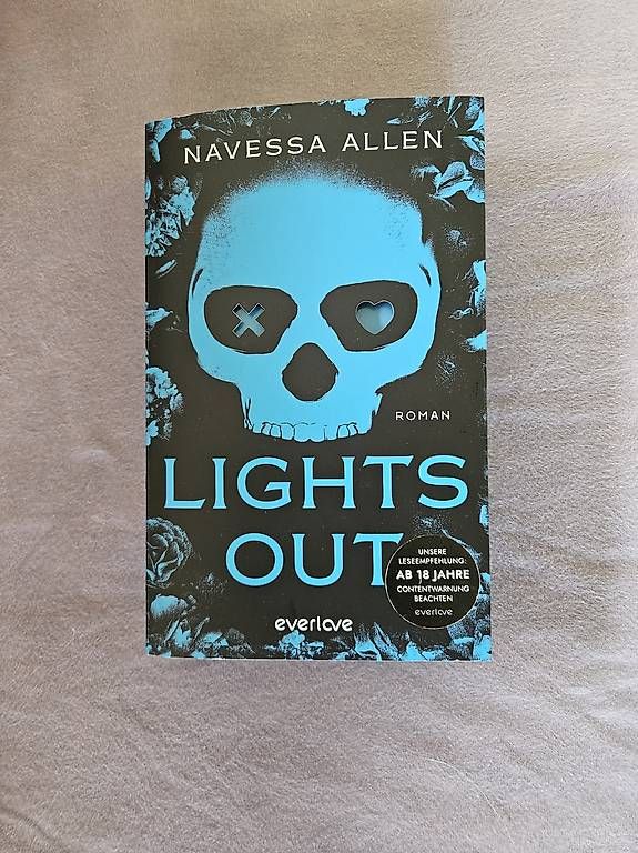 Libri: lights out von navessa allen – Usato da Kiesen venduto da Laura._