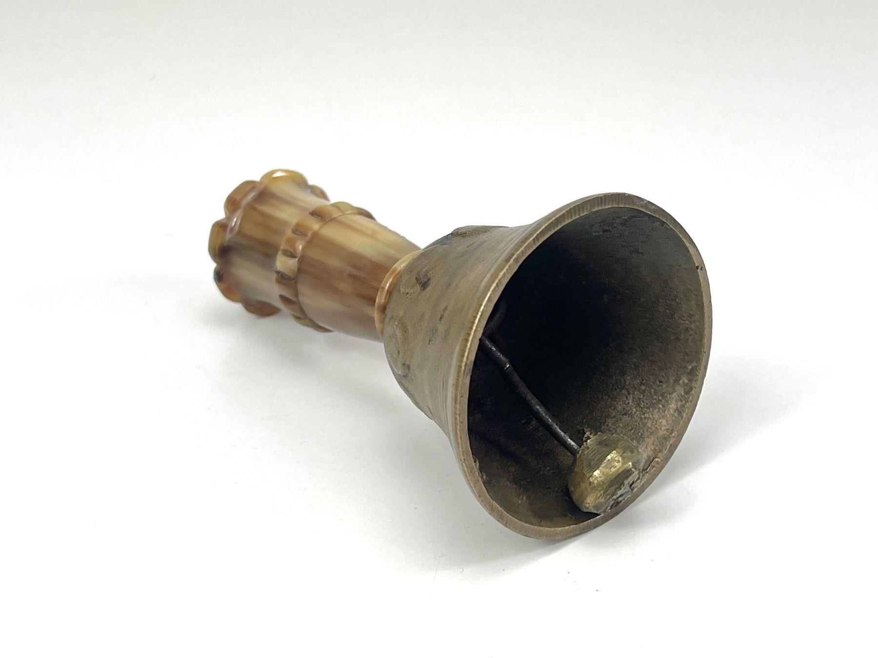 Glocken & Treicheln: Tischglocke Messing mit Horn Griff Antik – Gebraucht aus Zürich von Arche_Brockenhaus 7