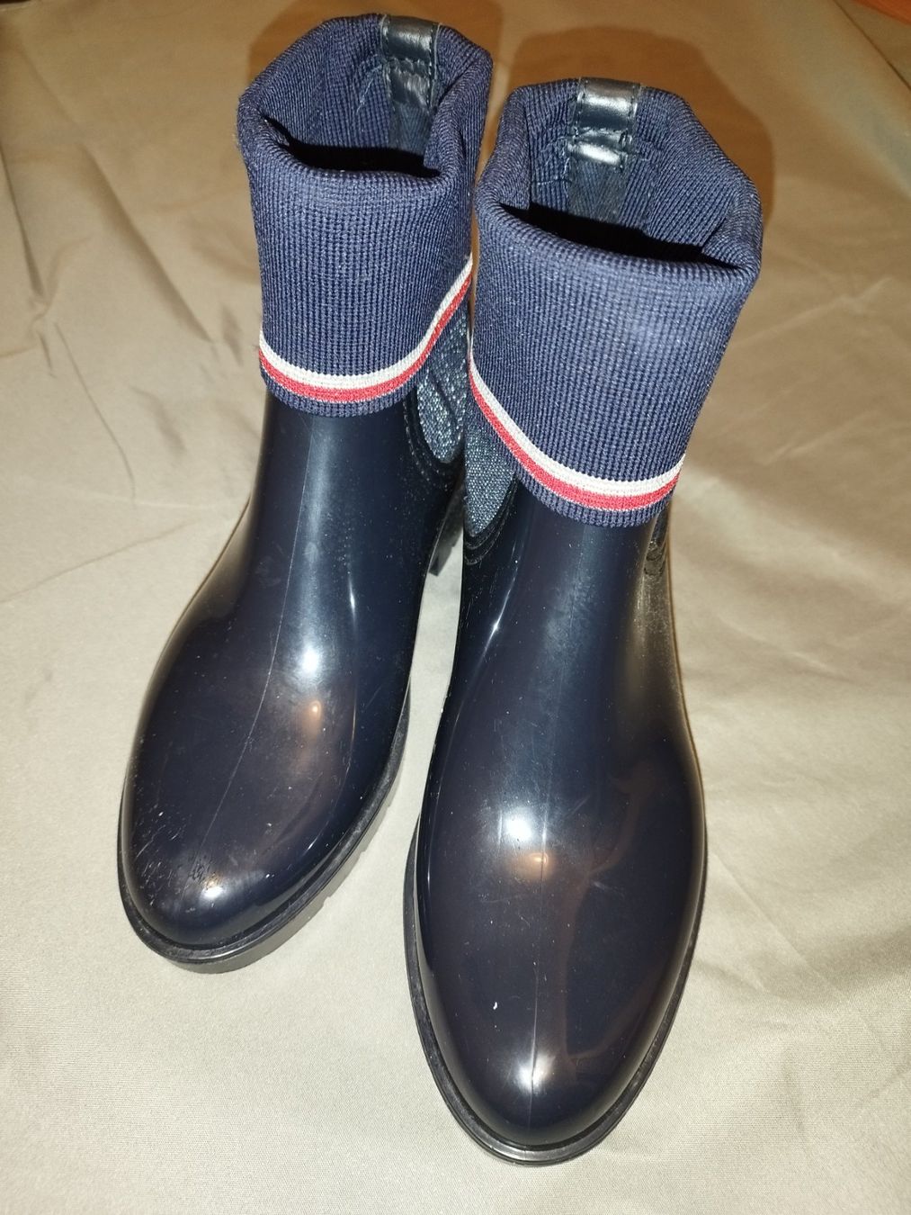 Tommy Hilfiger Damenschuhe: Gummistiefel Tommy Hilfiger 38 – Gebraucht aus Zürich von FaTrancoso