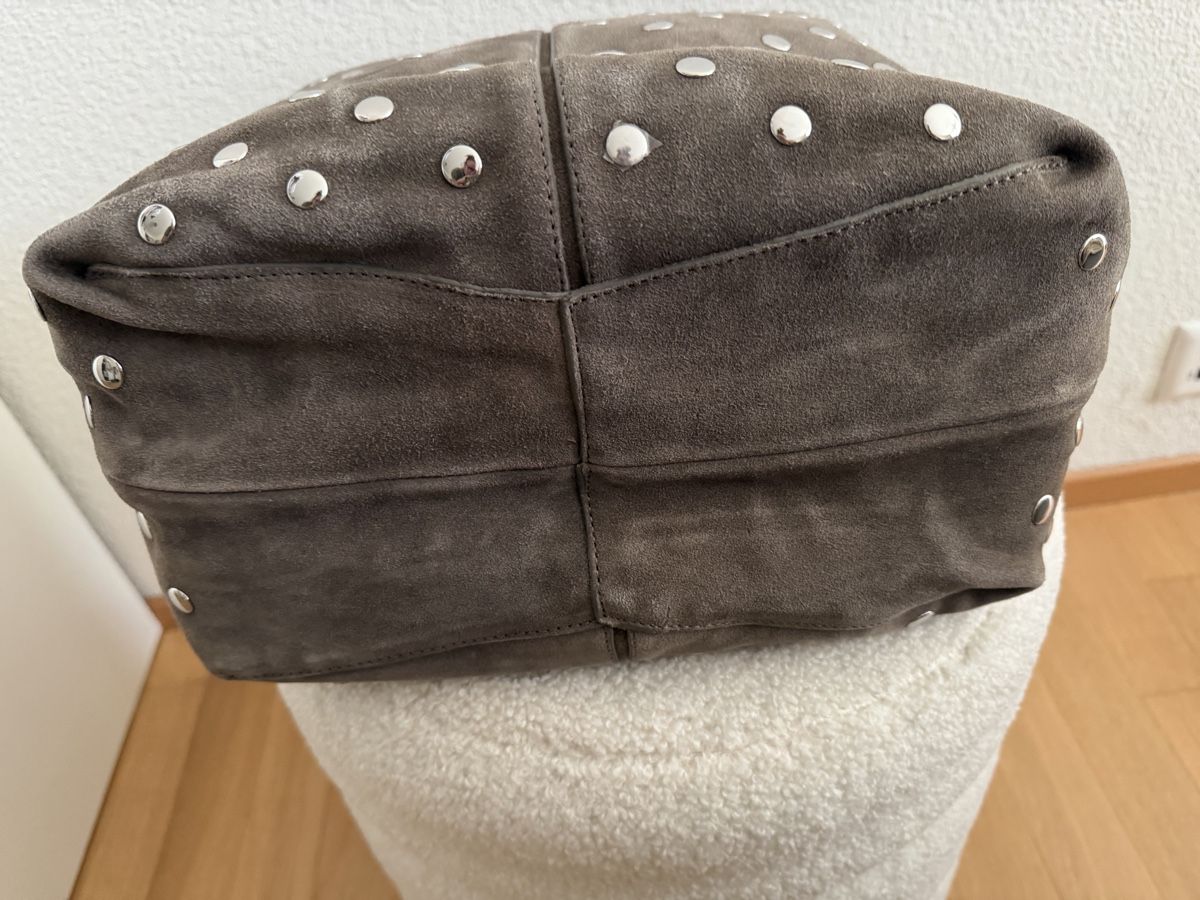 Mango Borse: Mango Bucket Bag aus Leder mit Nieten – Nuovo (secondo la descrizione) da Herisau venduto da LauraHope 4