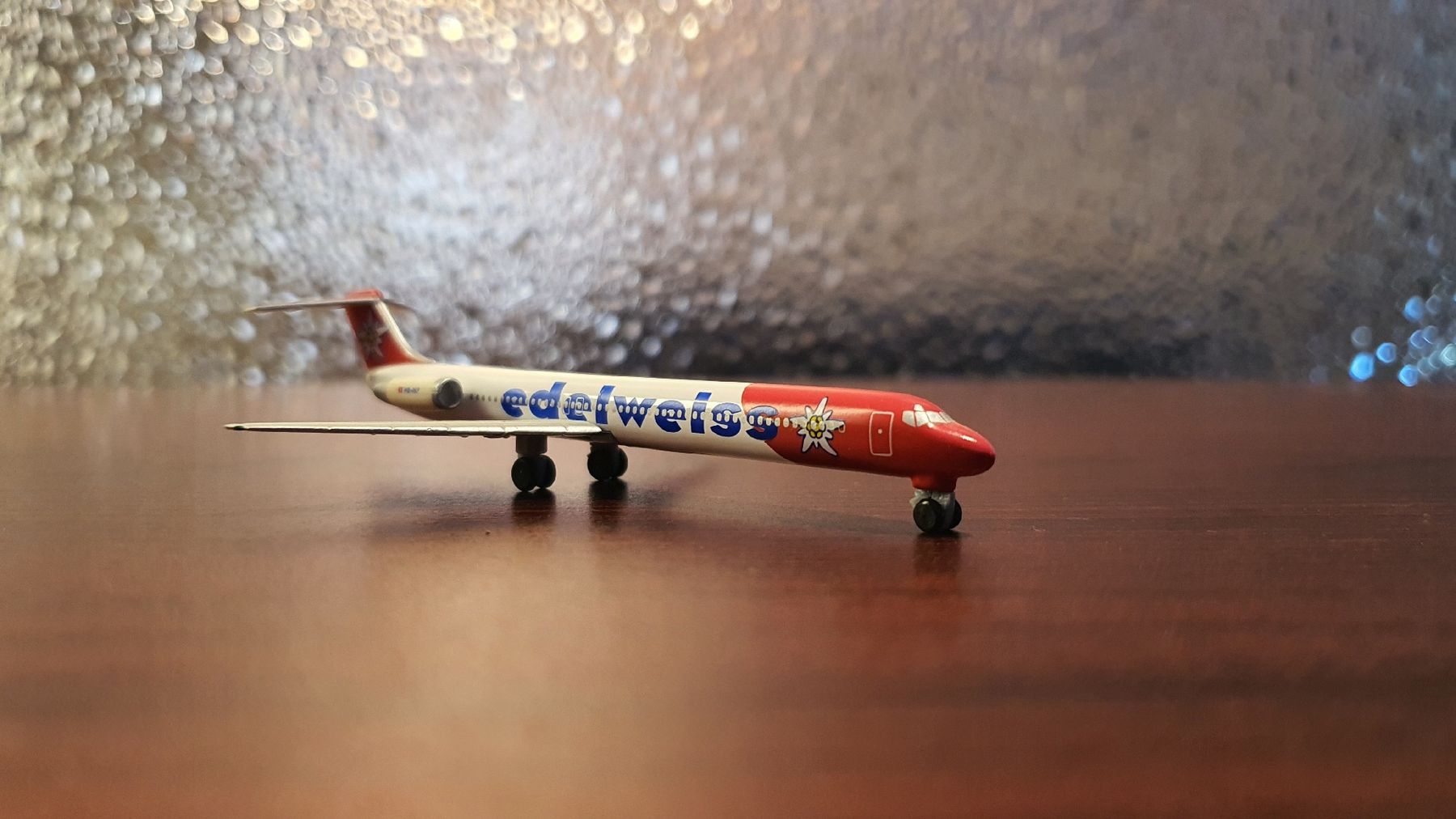 Herpa Kit di modellismo & Modellini statici: HERPA EDELWEISS MCDONNELL DOUGLAS MD-83  – Usato da Männedorf venduto da Modellbau-wyss 2