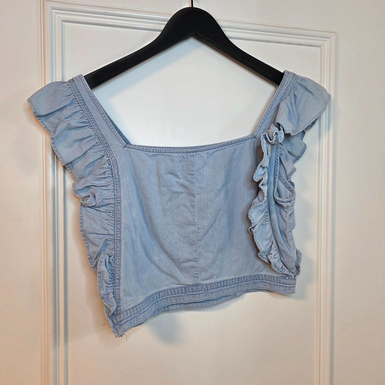 Na-kd Top: NA-KD Top 38/40 hellblau Denim Rüschen – Usato da Wald ZH venduto da CapLux 8