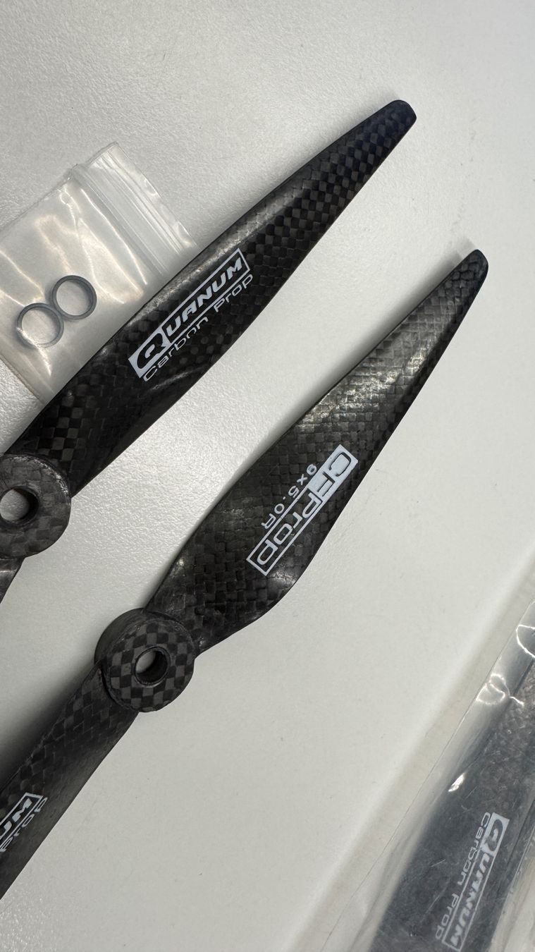 Kit di modellismo & Modellini statici: Propeller Carbon Original verpackt 2x CF Prop 9x5.0 R & L – Nuovo e nell'imballaggio originale da Etzgen venduto da Vendomondo 4