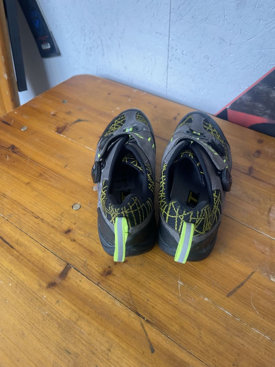 Scarpe da uomo: DMT VELOSCHUHE NEU GROSSE 39 – Nuovo e nell'imballaggio originale da Murten venduto da Ski-Outlet 1