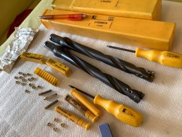 2 KENNAMETAL Wendeplattenbohrer Ø22 m. Pilotbohrer & 28 WSP