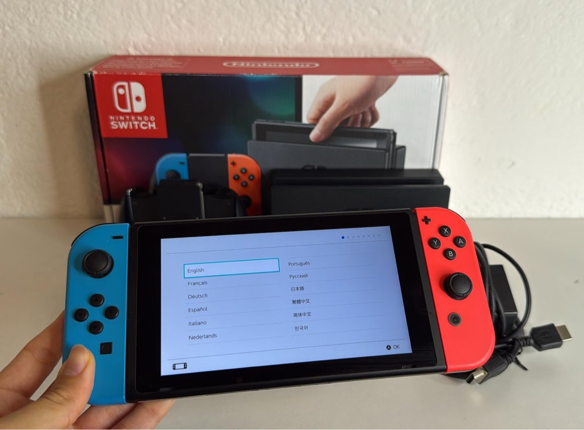 Nintendo Consoles: Nintendo Switch Console Red Blue - Great Condition! – D'occasion à Ehrendingen par bubulence