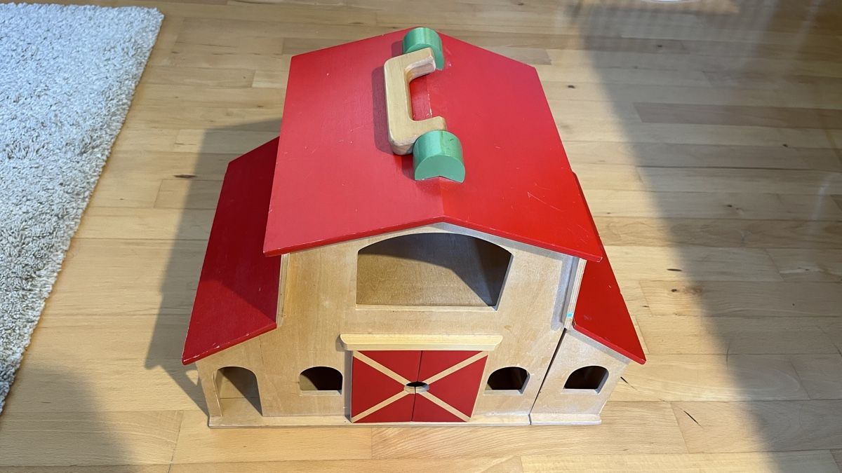Giocattoli: Handmade wooden barn – Usato da Fleurier venduto da Carolina_11