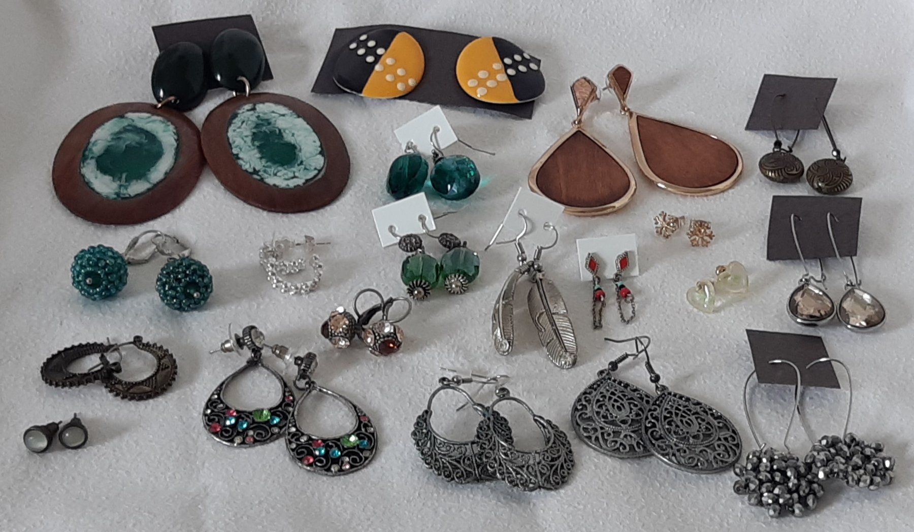 Altri gioielli: 20-teiliges Ohrschmuck-Set: Vintage & moderner Modeschmuck – Usato da Emmenbrücke venduto da WillisauerRingli