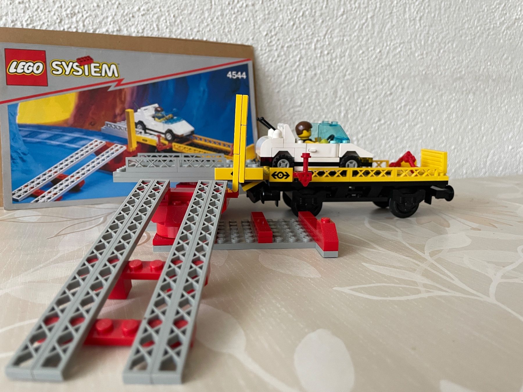 Güterwagen mit Auto und Auffahrrampe Nummer 4544 (Gebraucht) in ...