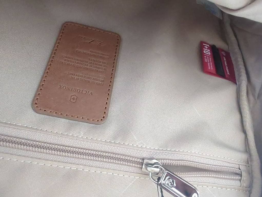 Victorinox Zaini: Victorinox Rucksack NP 295.- – Usato da Zug venduto da Off.White.Black 3