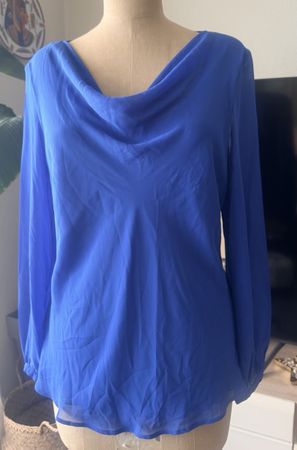 Elegant Blue Flowy Blouse - Perfect for Summer Evenings!