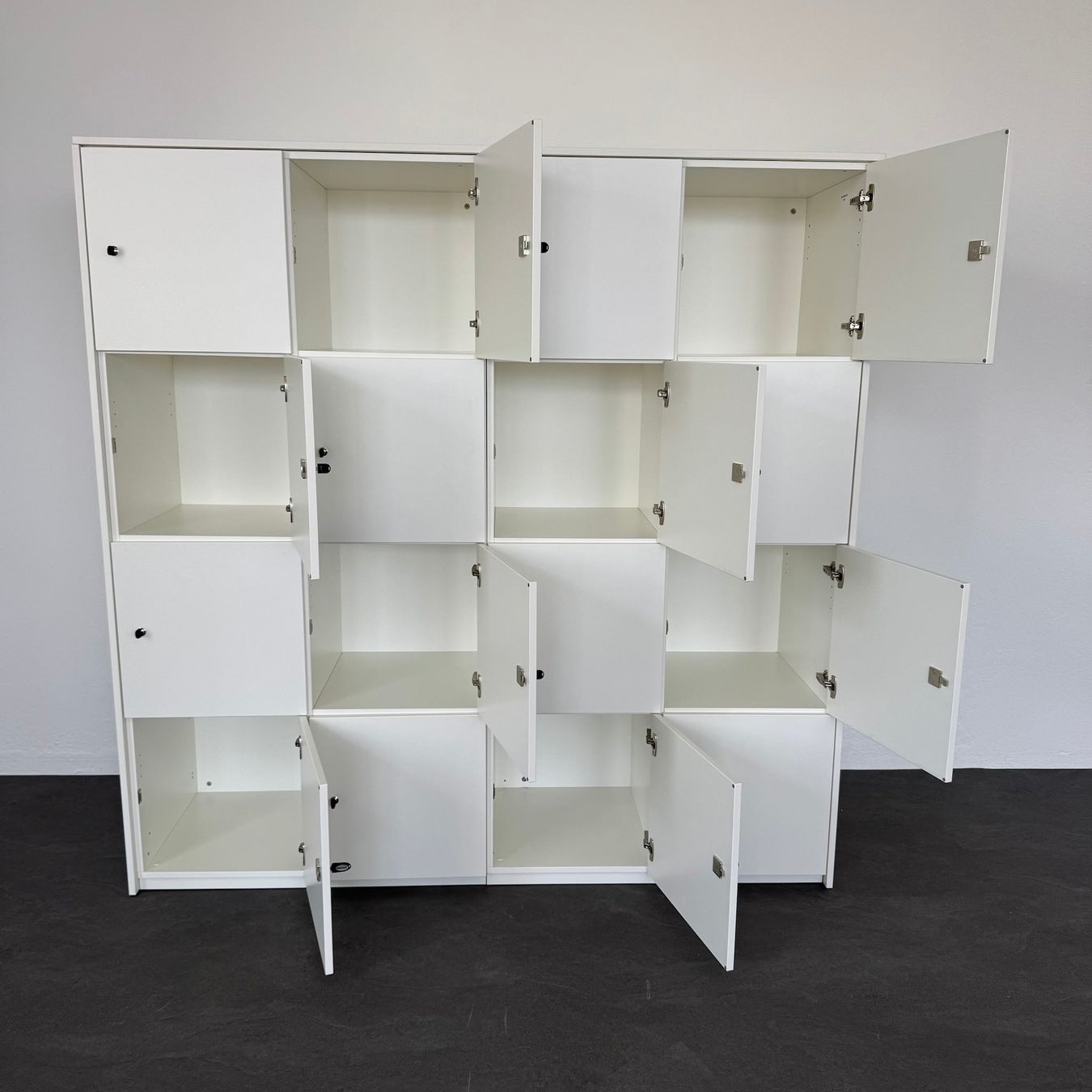 Armadi: Palmberg Prisma 2 Lockerschrank - 16 Abteile – Usato da Schönenwerd venduto da mcofficeshop 1